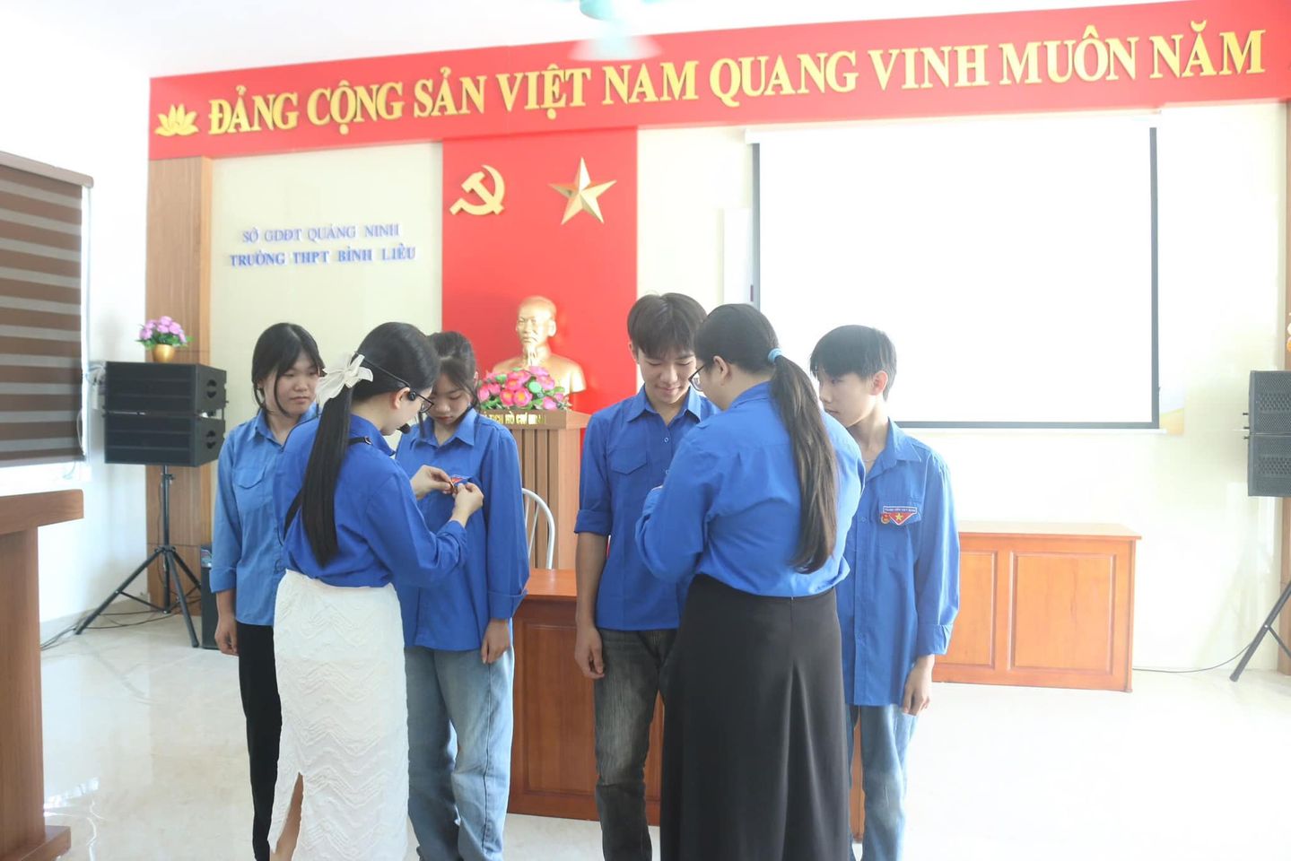 Trường THPT Bình Liêu đó là lễ kết nạp Đoàn viên lần thứ nhất được tổ chức ở các khối 10,11,12