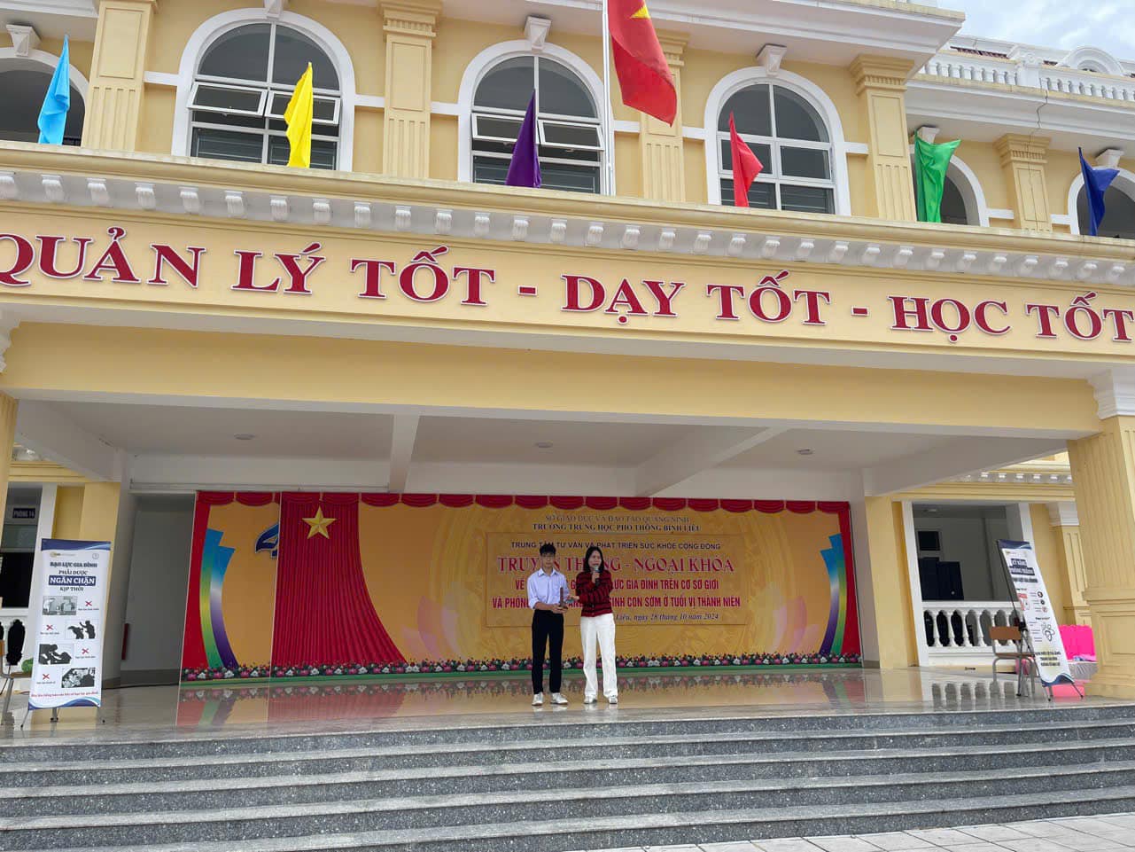Hoạt động tư vấn, hướng dẫn tập trung về nội dung Tảo hôn, hôn nhân cận huyết, sức khoẻ sinh sản VTN/TN tại các trường THPT trên địa bàn huyện Bình Liêu năm 2024